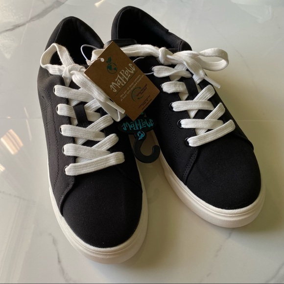🖤5/$20 NWT Mad Love Black & White Sneakers - Picture 6 of 13